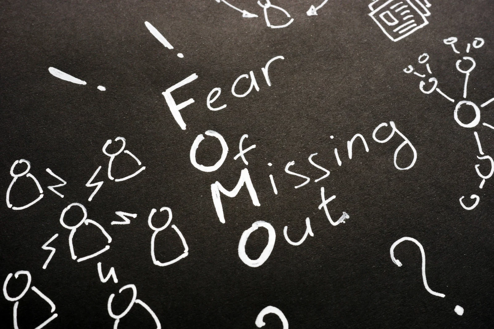 FOMO ย่อมาจาก "Fear of Missing Out"