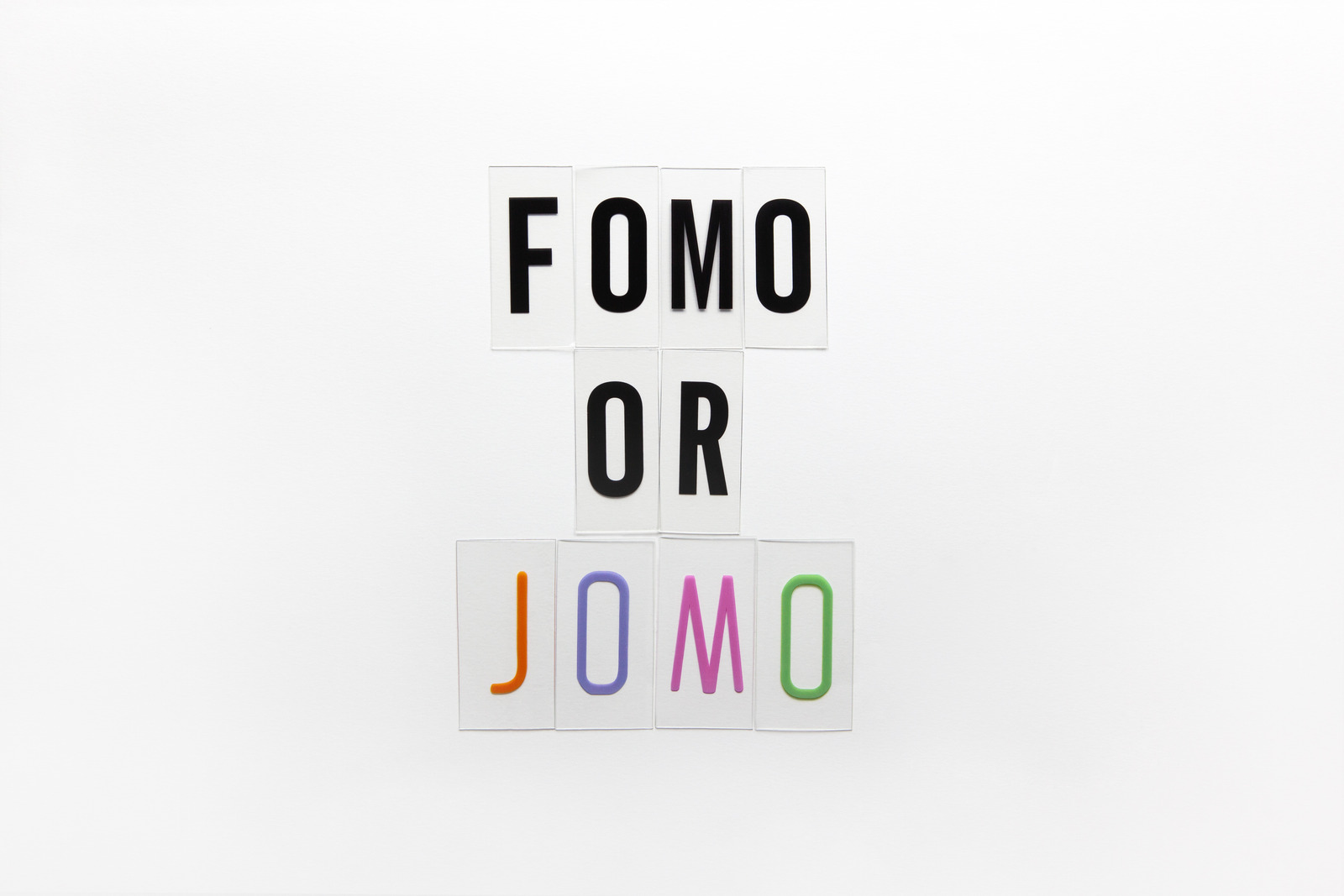 ความแตกต่างระหว่าง FOMO VS JOMO